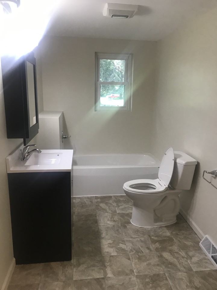 12514 100 E - Photo 3 of 10