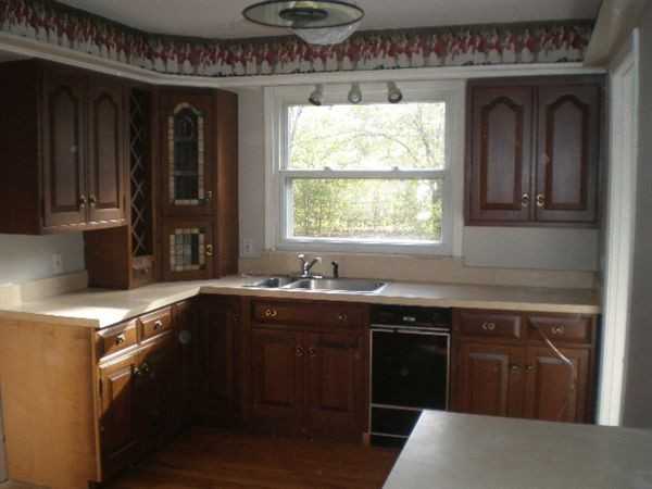 15541 Kirkshire Ave - Photo 2 of 9