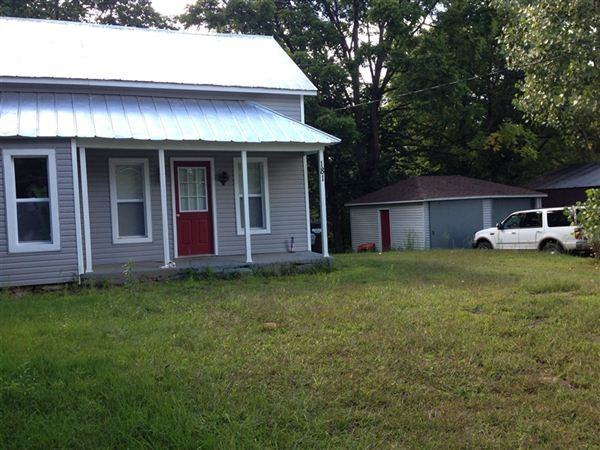 181 Center St - Photo 2 of 5