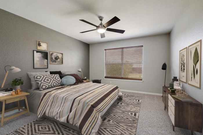 403 E Pietzsch St - Photo 2 of 12