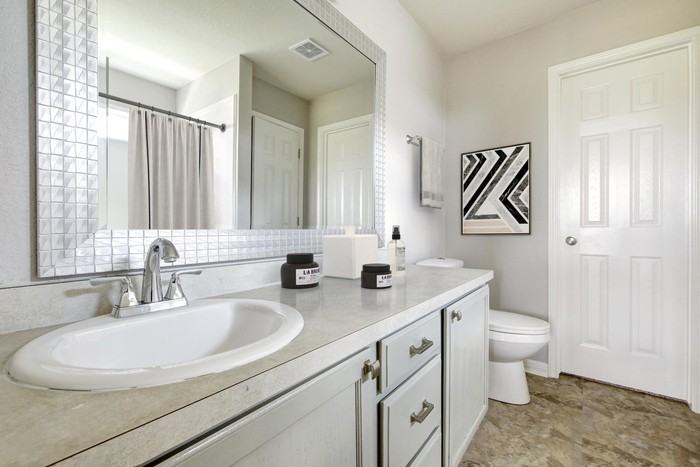 403 E Pietzsch St - Photo 3 of 12