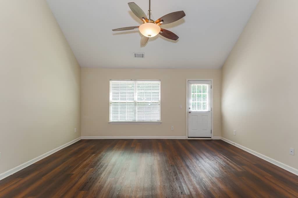 570 River View Dr - Photo 3 of 25