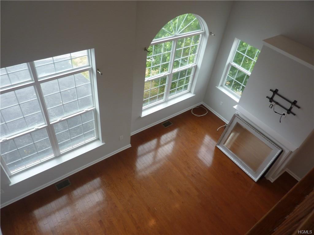 1123 Balsam Dr - Photo 3 of 36