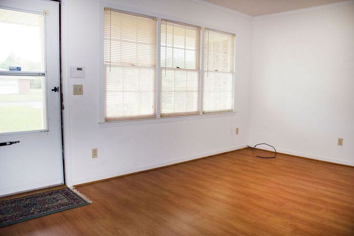 3265 Daly St - Photo 2 of 13