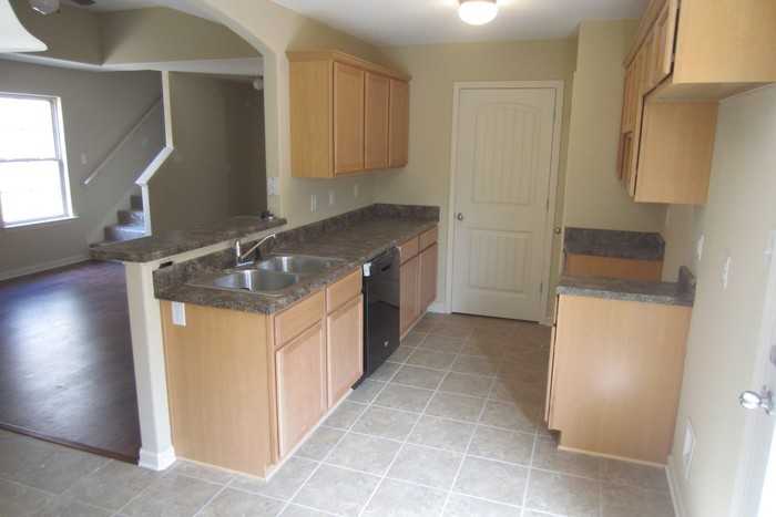 7405 Brentlawn Dr - Photo 3 of 8