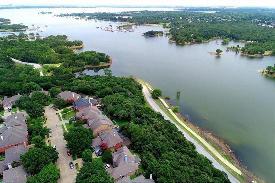 2711 Indian Oak Dr - Photo 2 of 19