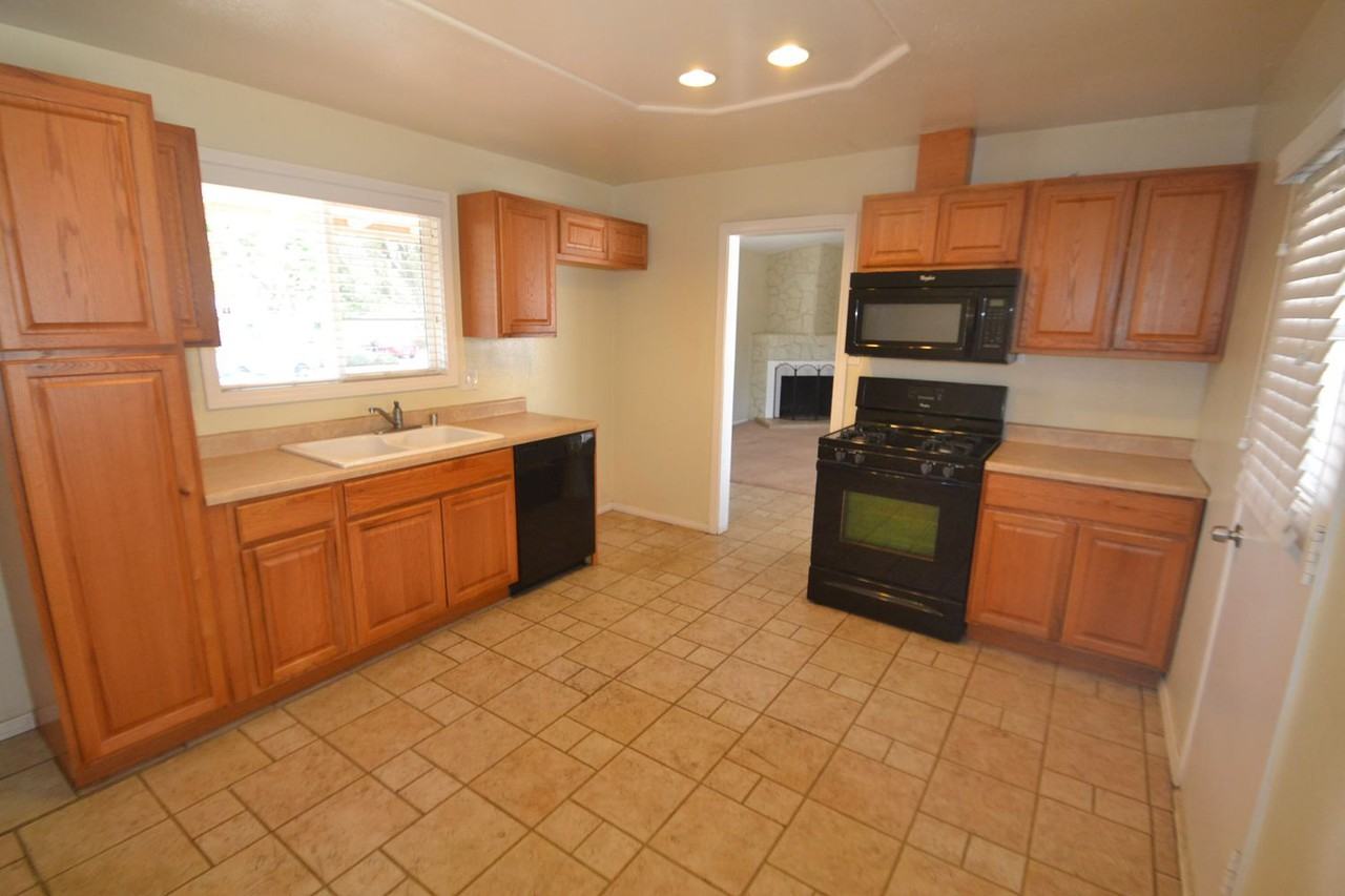 181 Bryn Mawr Rd - Photo 3 of 11
