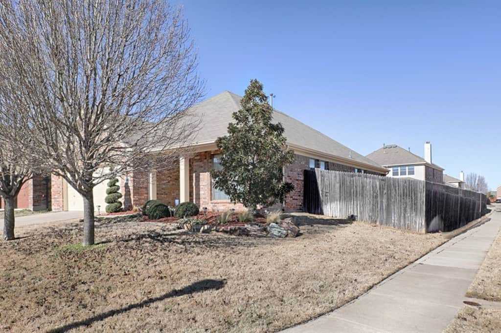 5000 Blackwood Dr - Photo 2 of 23