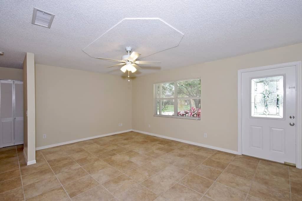 2744 Corbusier Dr - Photo 2 of 20