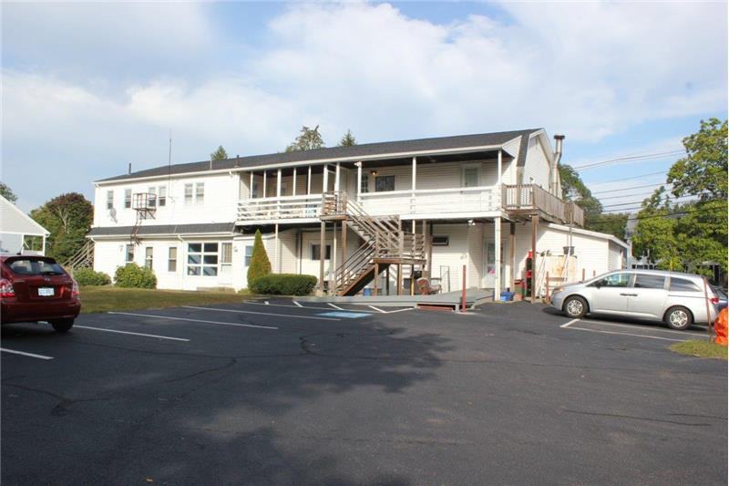 1063 West St #2 - Photo 3 of 17