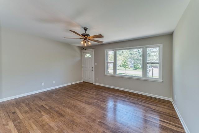 5S408 Glenoban Dr - Photo 3 of 26