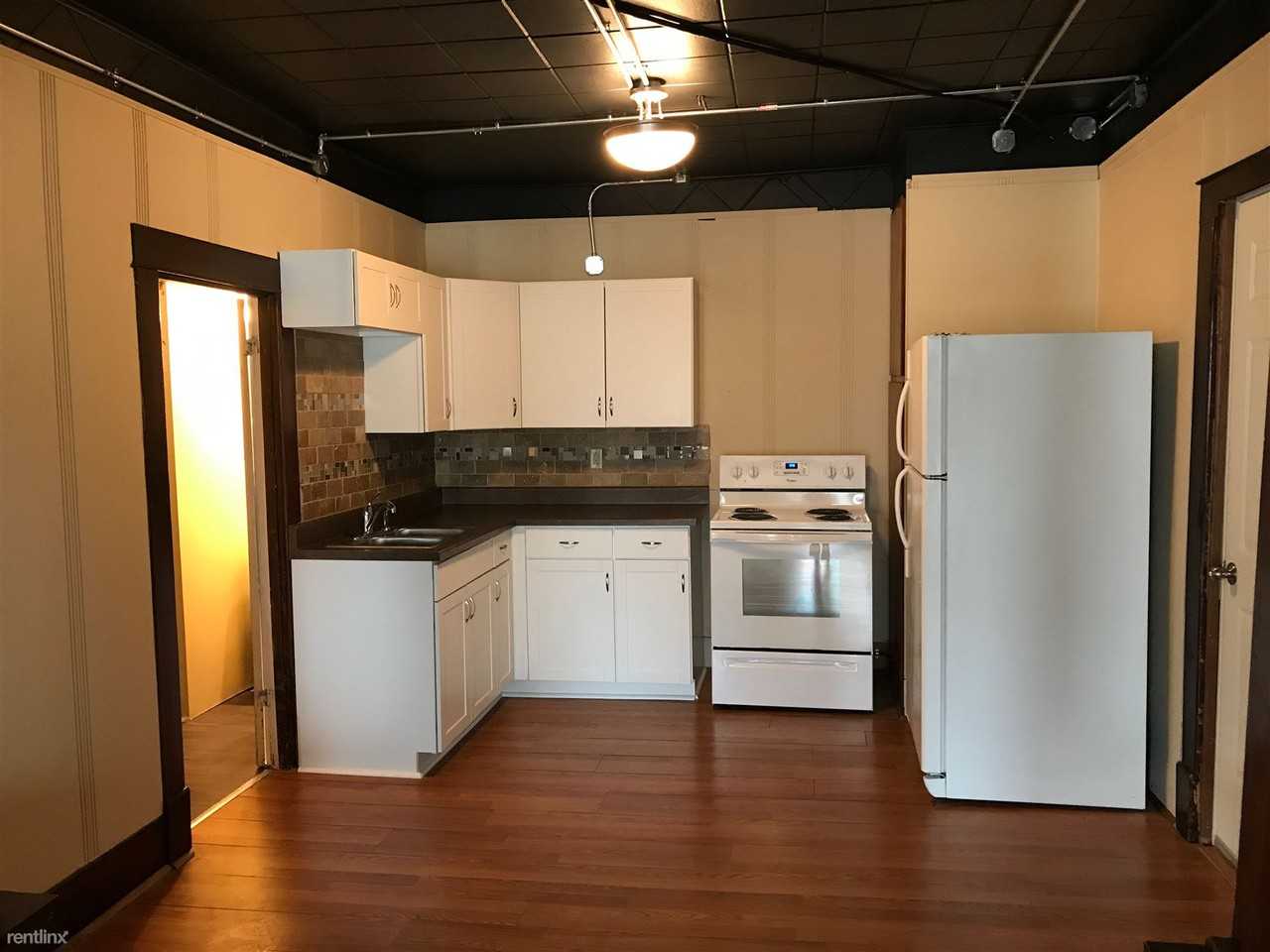 122 E Main St - Photo 3 of 9