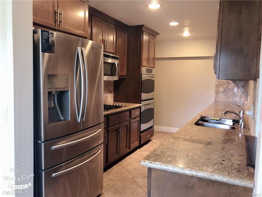 1563 3rd St - Photo 2 of 9