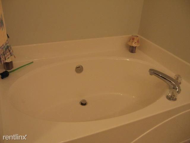 1008 Edwards Ln - Photo 2 of 8