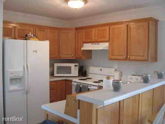 1008 Edwards Ln - Photo 3 of 8