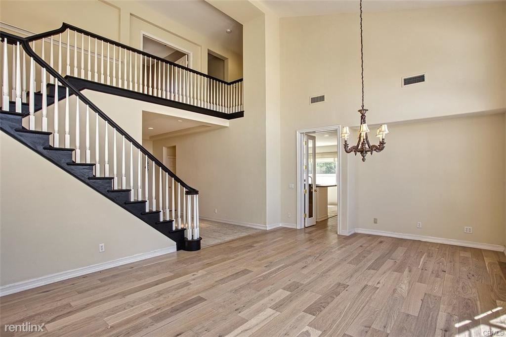 21 Portica - Photo 2 of 10