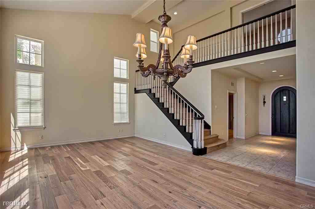 21 Portica - Photo 3 of 10