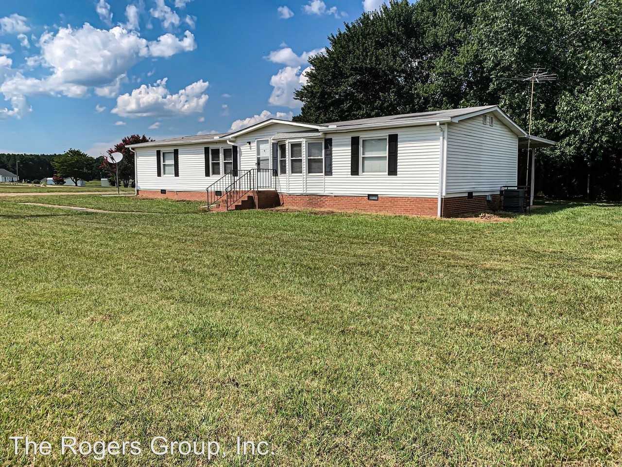 4546 Fairport Rd - Photo 2 of 13