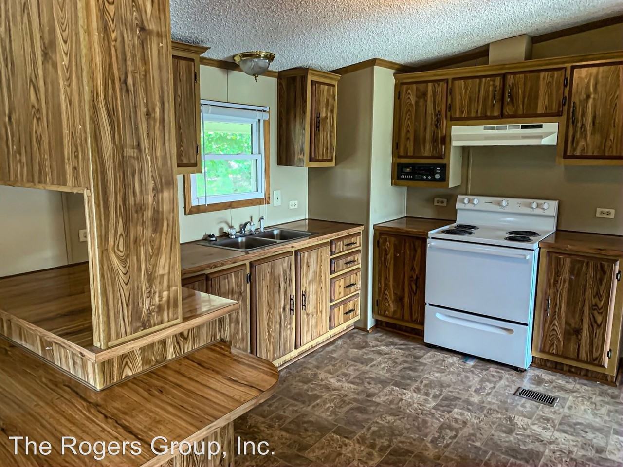 4546 Fairport Rd - Photo 3 of 13