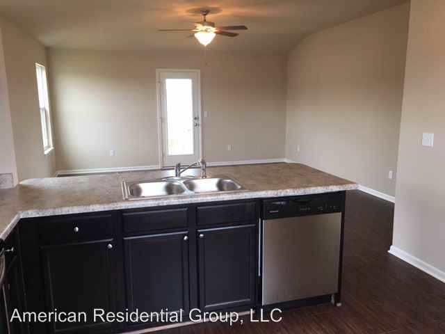 17189 Pratt St - Photo 3 of 14