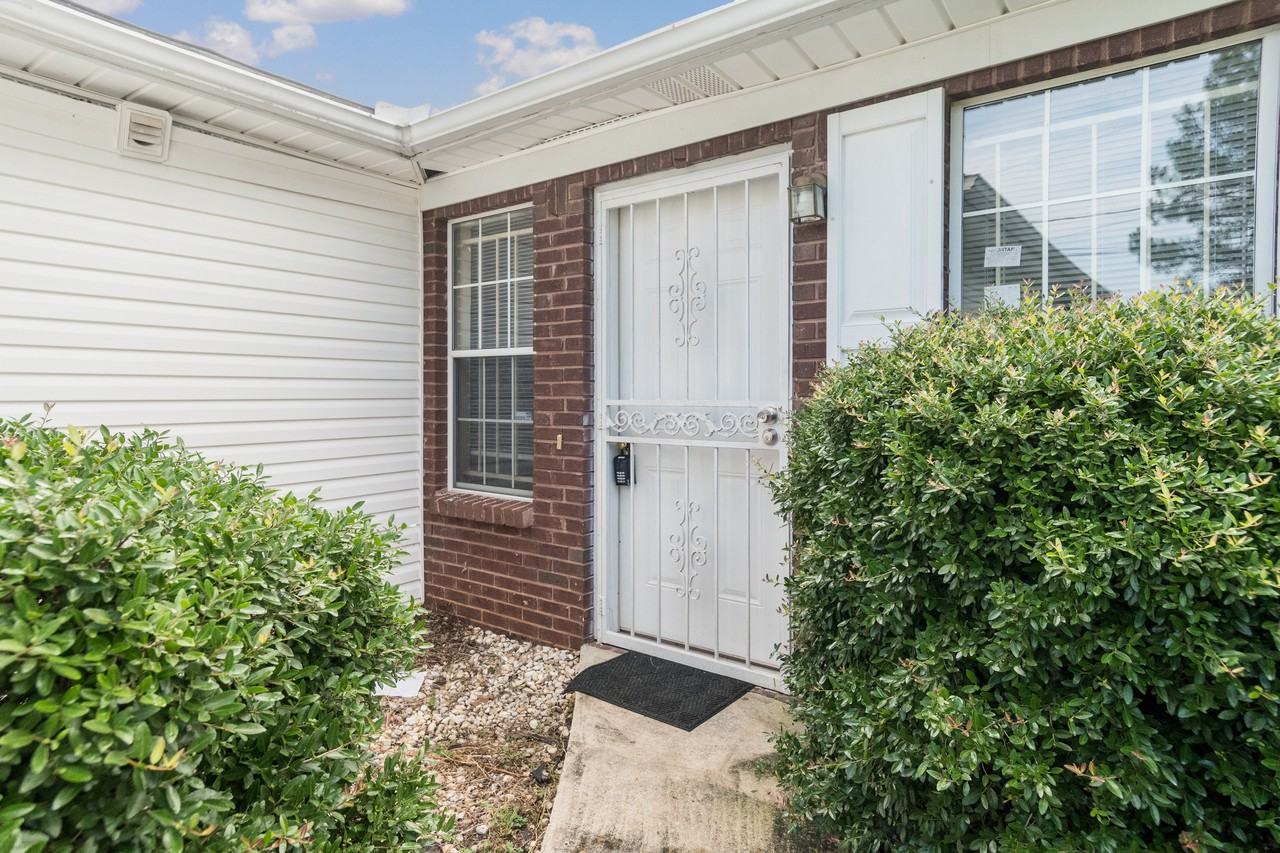 1645 Park Terrace - Photo 2 of 27