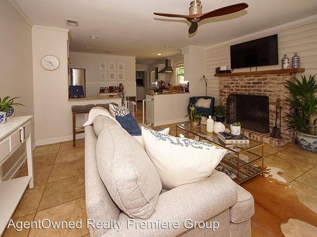 53 Manchester Rd - Photo 2 of 5