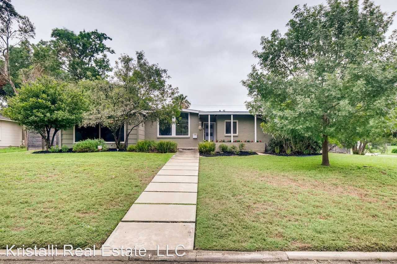 921 Ivy Ln - Photo 2 of 28