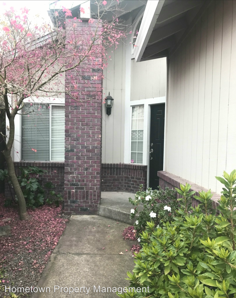 130 Nottingham Way - Photo 2 of 11