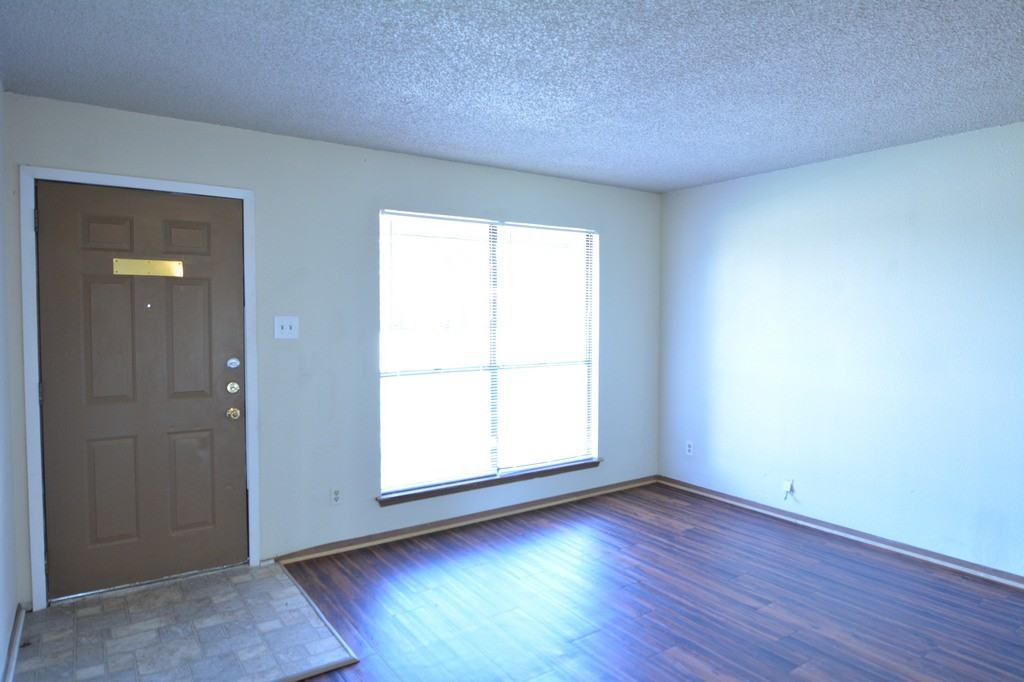 1314 Holland Rd - Photo 4 of 9