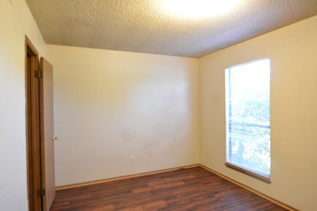 1314 Holland Rd - Photo 7 of 9