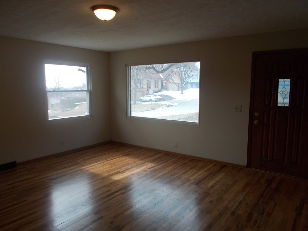 6249 S 42nd St - Photo 3 of 10