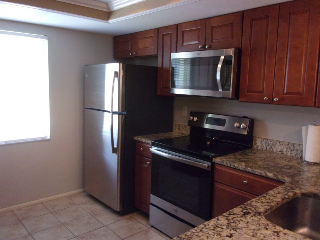 204 Pine Ct - Photo 2 of 16