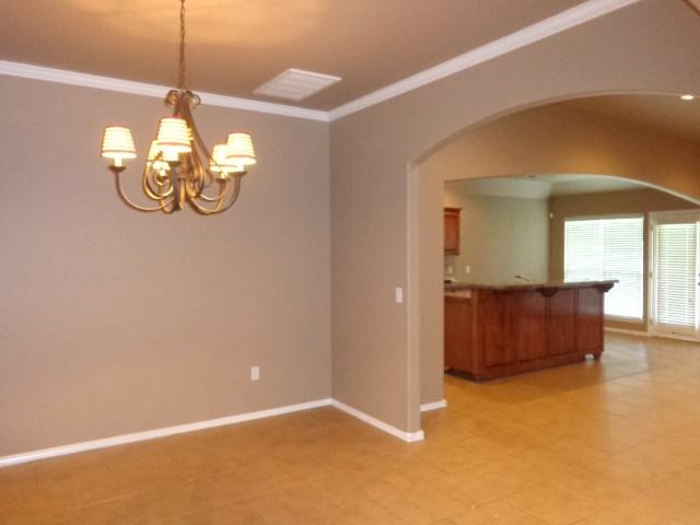 3016 N Ironwood Ave - Photo 3 of 17