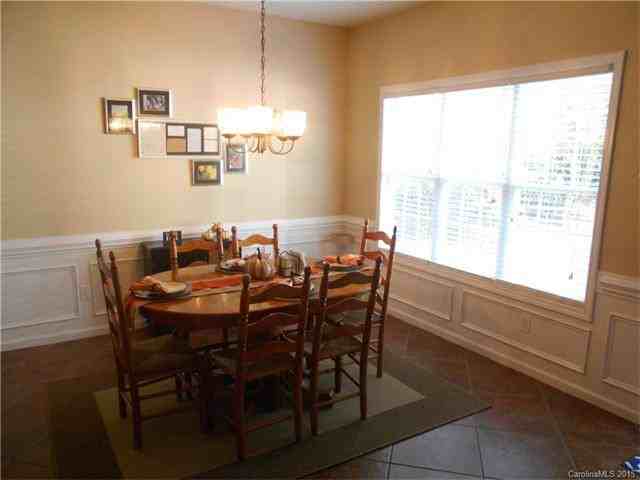 1808 Chinchester Ln - Photo 3 of 16