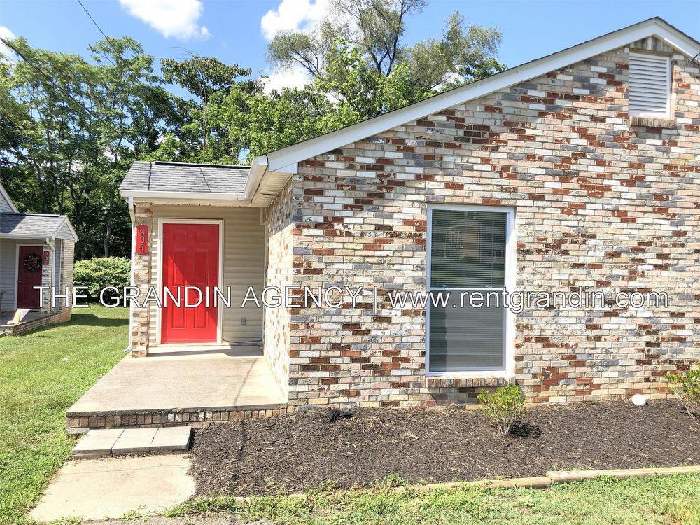 934 Kyle Ave NE - Photo 2 of 40