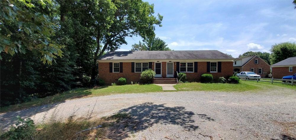 214 W Broaddus Ave - Photo 2 of 16