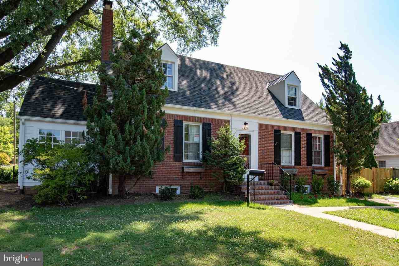 1321 N Abingdon St - Photo 2 of 41