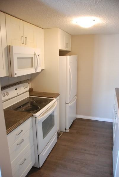 7230 Millwoods Road South - Photo 2 of 7