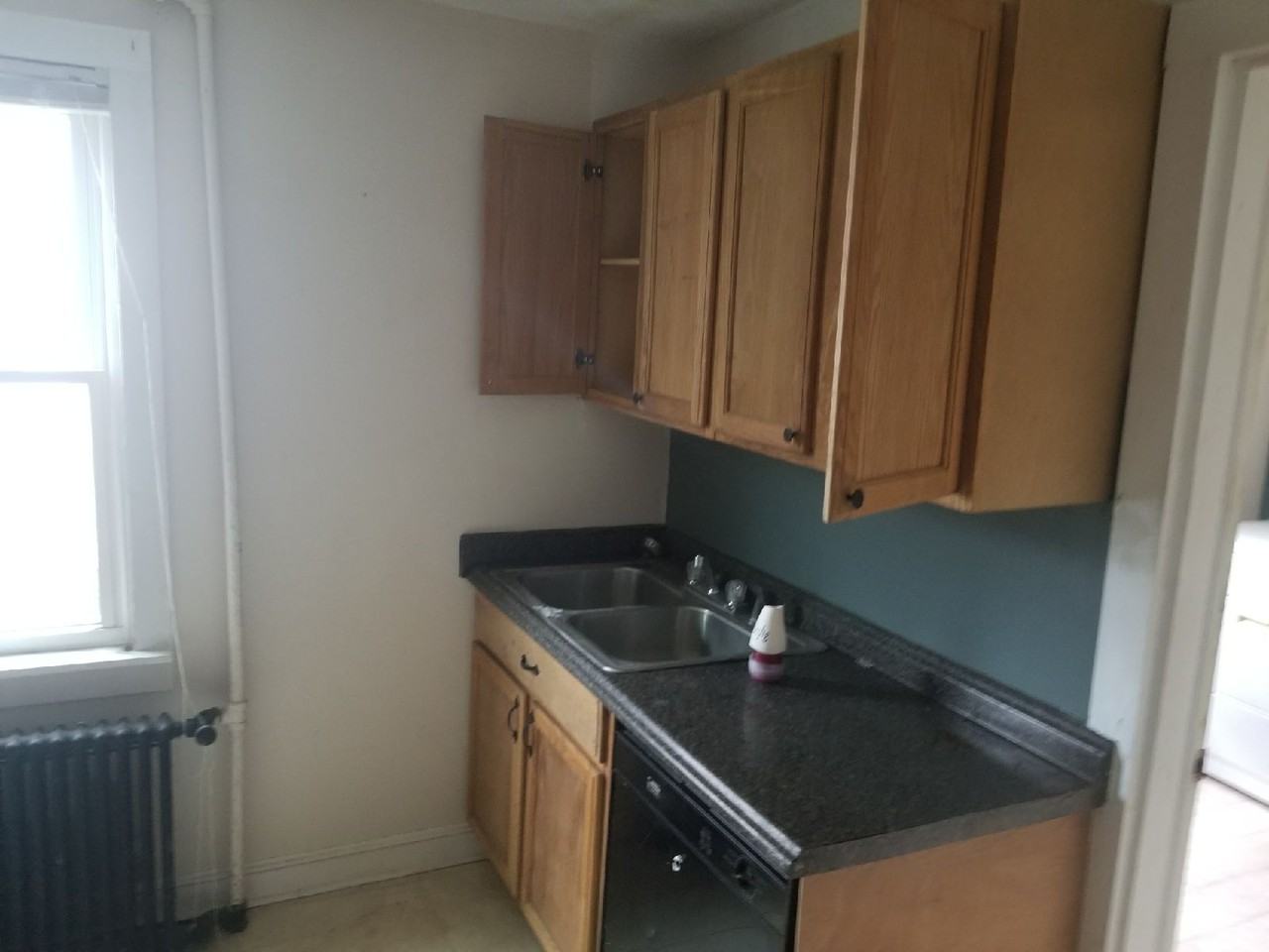 213 West Race Street - Photo 3 of 5