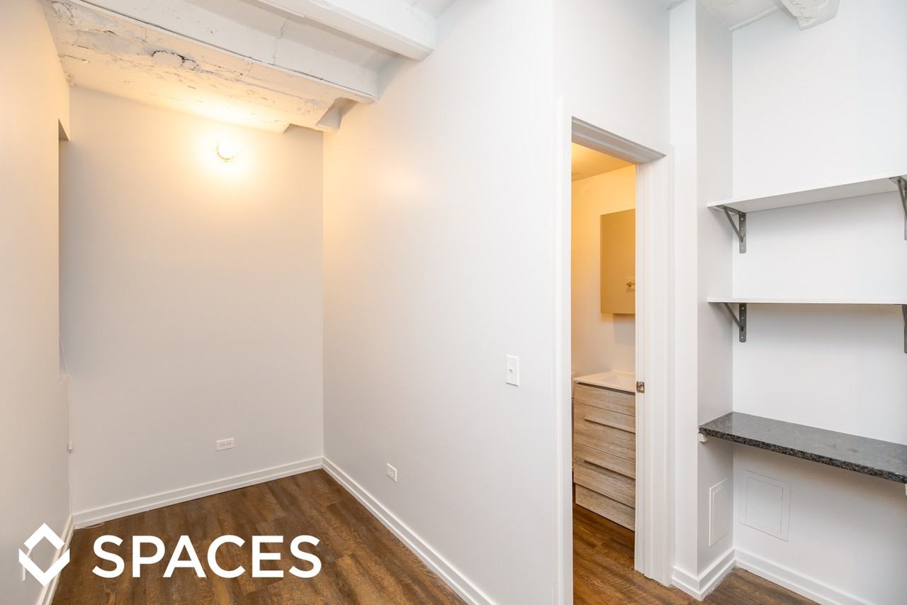 5718 N Winthrop Ave #205 - Photo 2 of 7