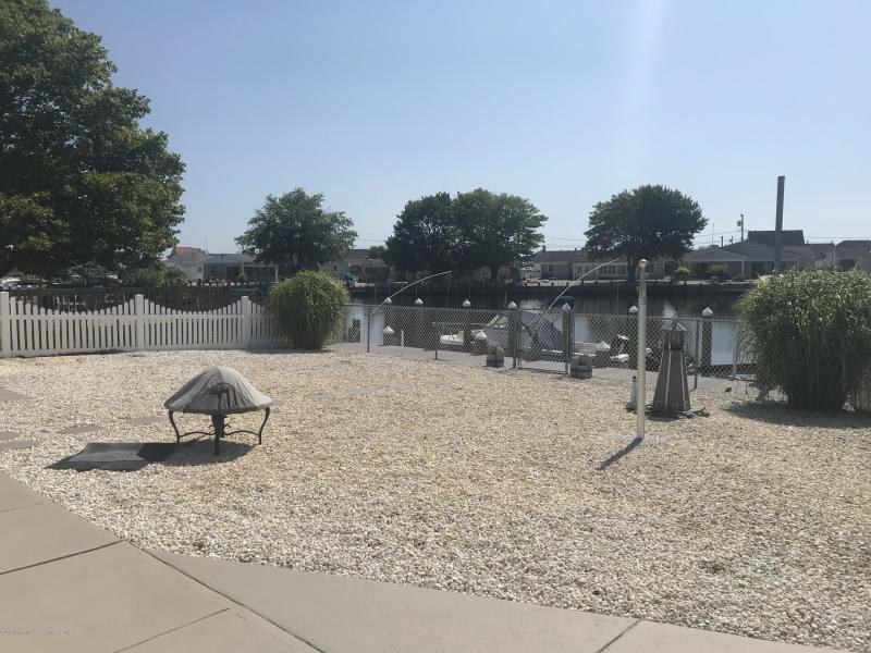 102 Bloomfield Rd - Photo 2 of 9