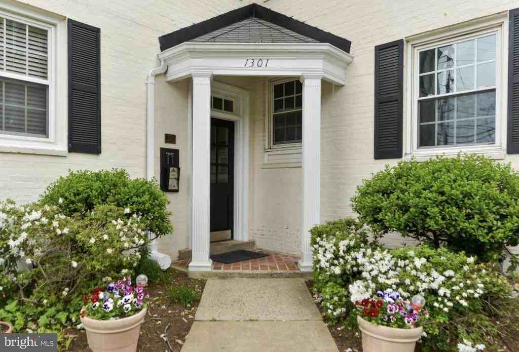 1301 S Walter Reed Dr - Photo 2 of 18