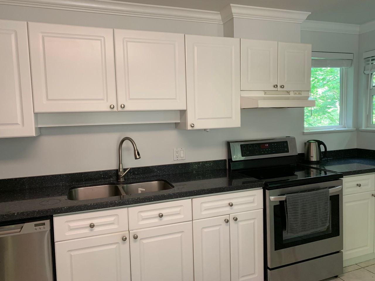 102 Shoreline Circle - Photo 2 of 16