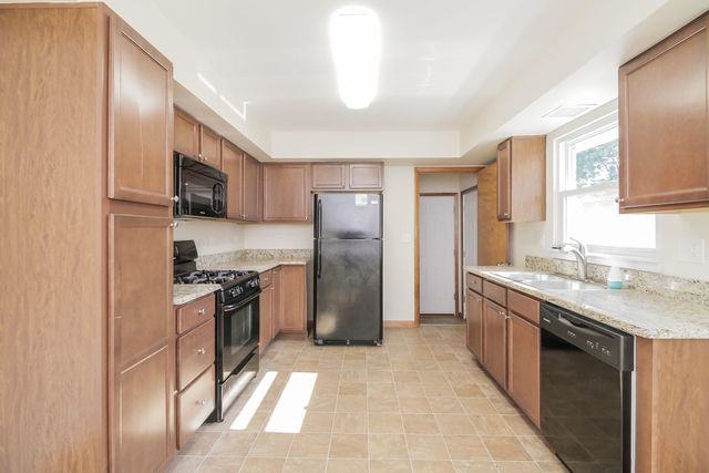 301 Reedwood - Photo 3 of 11
