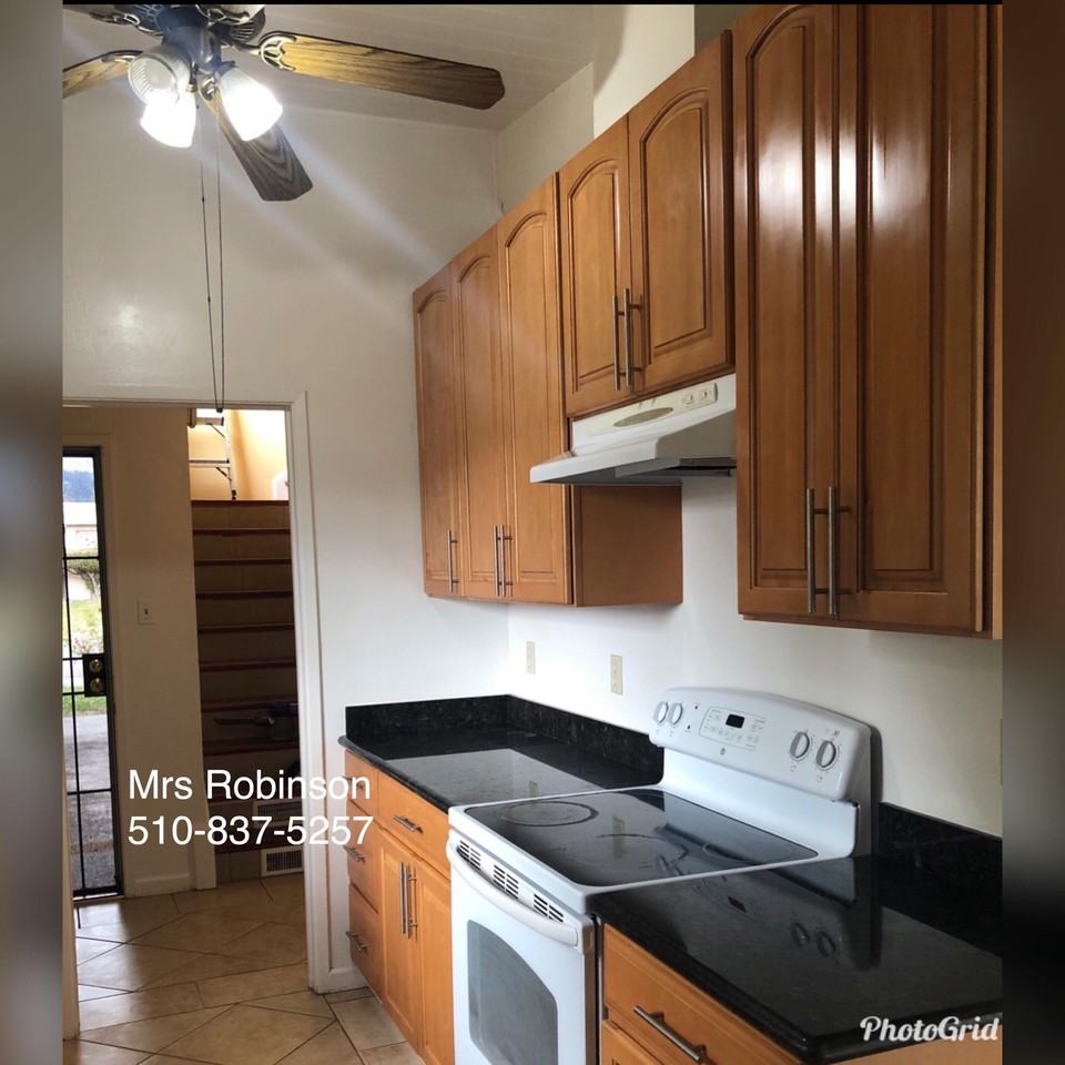 1103 Campbell Street - Photo 3 of 11