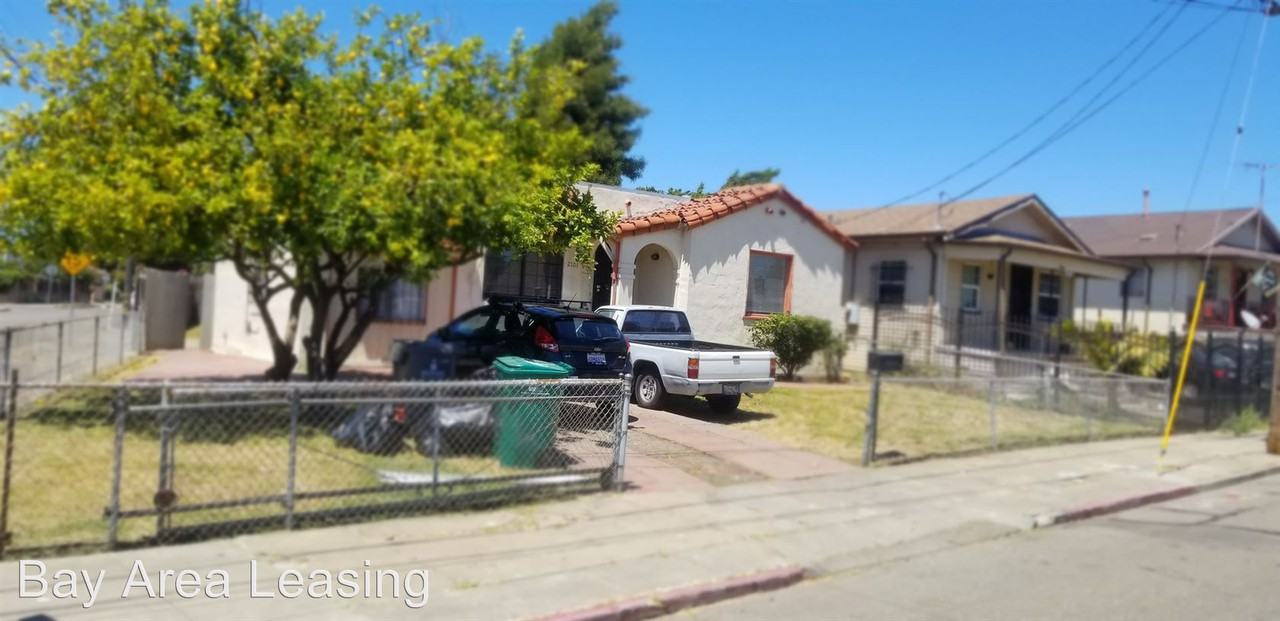 2101 103rd Ave - Photo 2 of 17