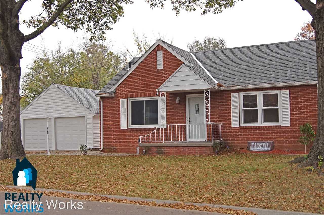 1370 S 37th St - Photo 2 of 32