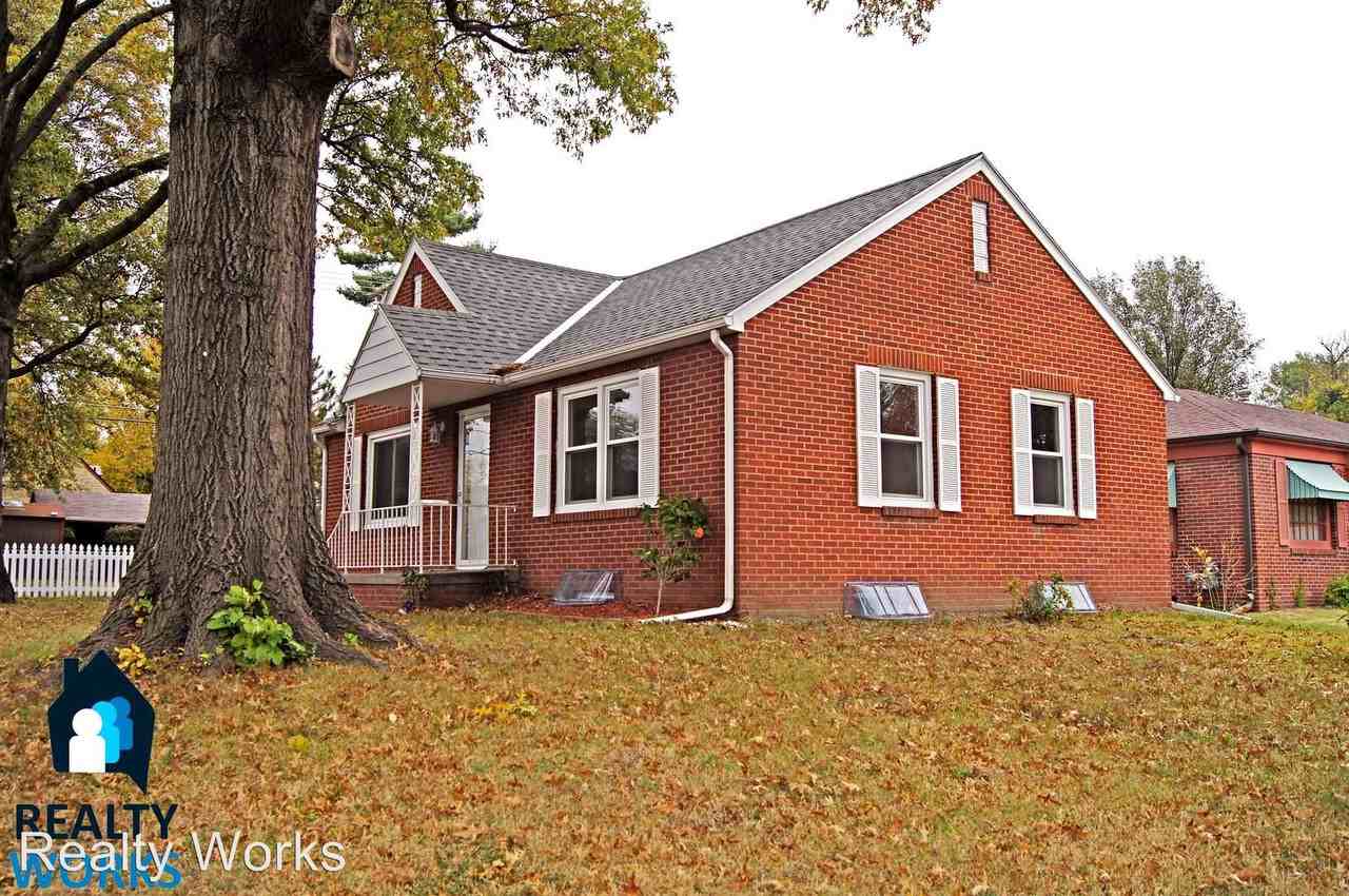 1370 S 37th St - Photo 3 of 32