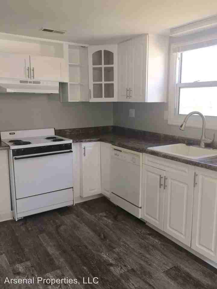 323 15th Ave - Photo 2 of 11