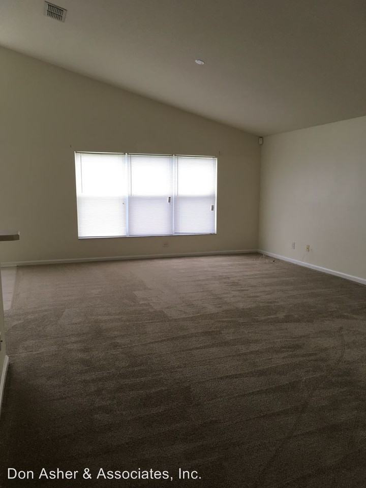 3151 Stonehurst Cir - Photo 3 of 11